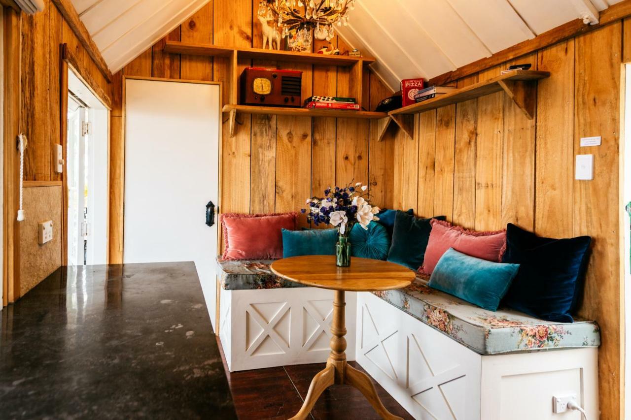 The Settlers Hut Villa Oneroa Екстериор снимка