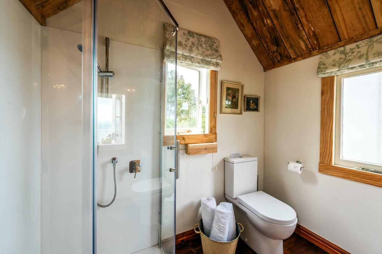 The Settlers Hut Villa Oneroa Екстериор снимка